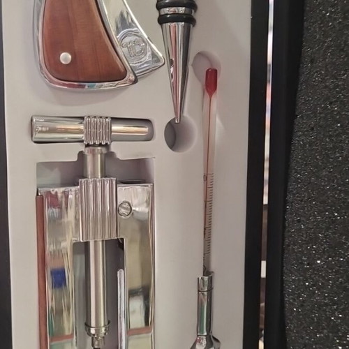 Wine accessory set with wood new