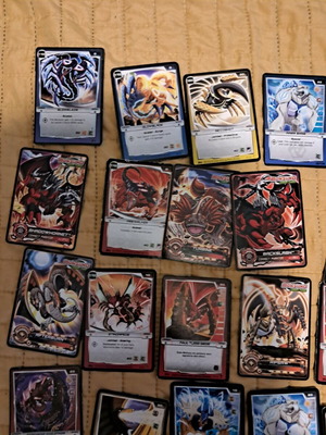 Κάρτες Monsuno μεταχειρισμένες