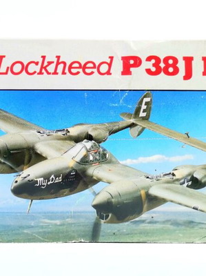 Revell Lockheed P-38J Lightning Model Kit 1:32 scale like new
