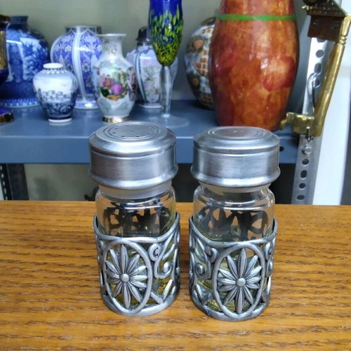 Salt and pepper set from tin like new, 2 pieces 10x4x4 cm