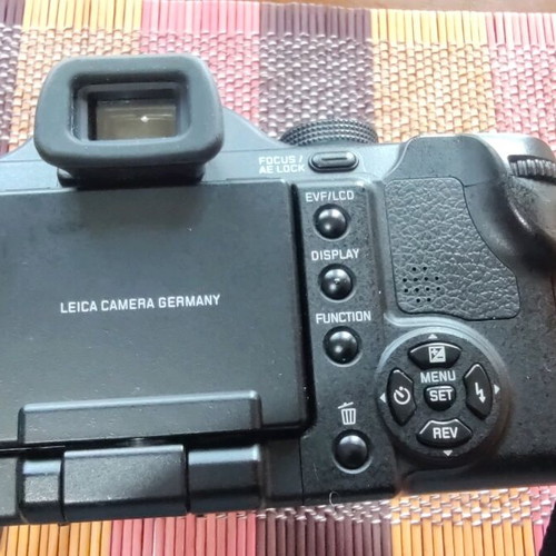 Leica V-Lux 1 κάμερα σαν καινούργια με 10.1 MP και ποιοτικό φακό