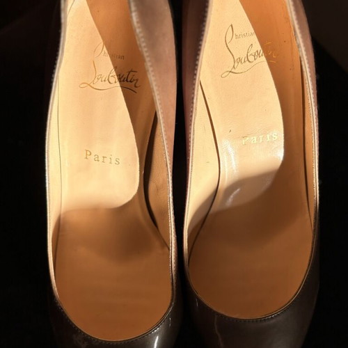 Christian Louboutin pumps size 39 like new, oil color