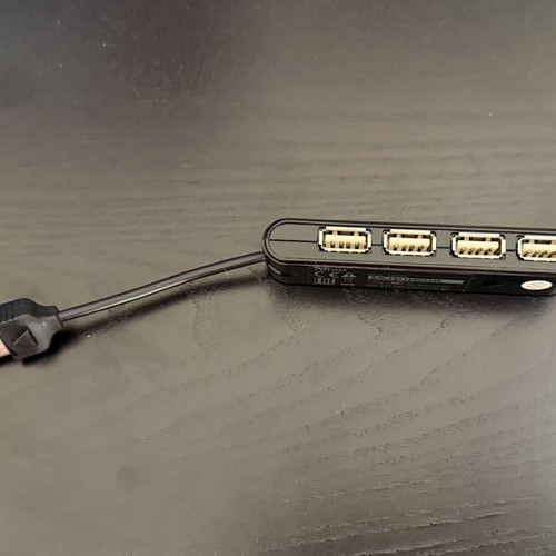 Trust USB hub like new with 4 USB 2 ports for peripherals