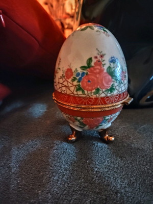 Limoges egg used, in very good condition