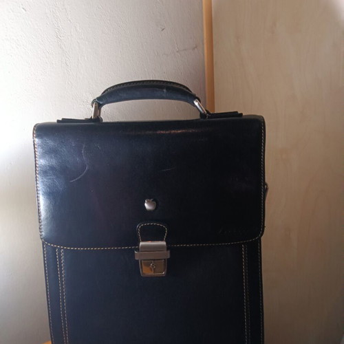 Lavor leather shoulder and hand bag new, black