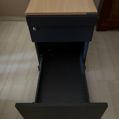 Dromeas office drawer unit like new with lock