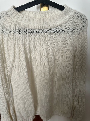 Karavan white pullover one size like new, balloon sleeves