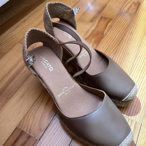 Migato platform sandals new, size 36, beige