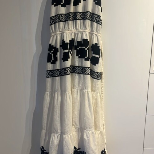 August dress long summer like new, black and white, Small and Medium