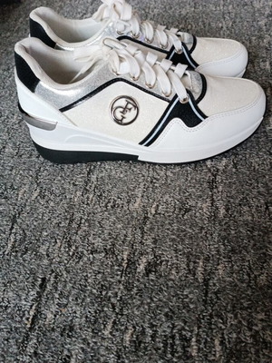 Sneakers women’s like new, size 39, black and white with glitter