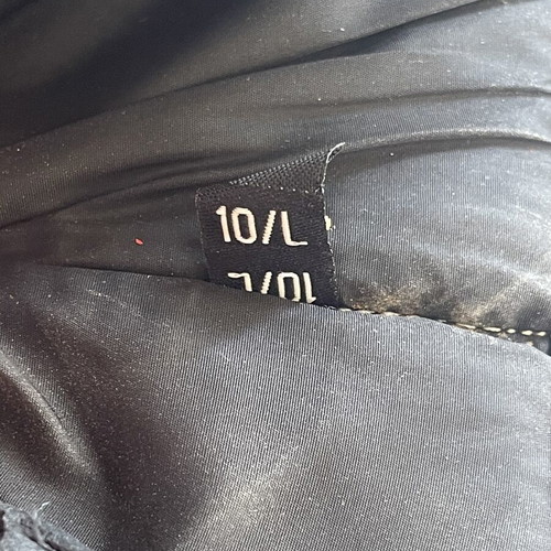 Leone boxing gloves used with Velcro closure