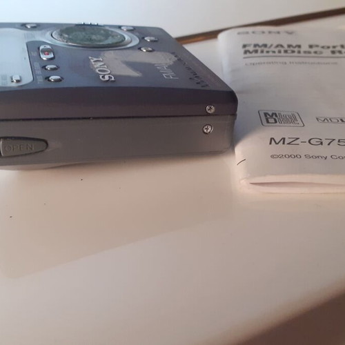 Sony Minidisc Portable MZ G750 used with external wear