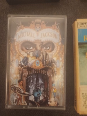 Michael Jackson Dangerous cassette like new, pop