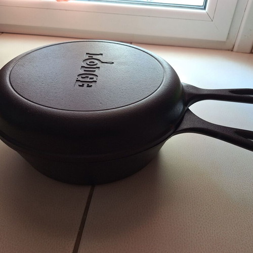 Lodge cast iron frying pan set with lid