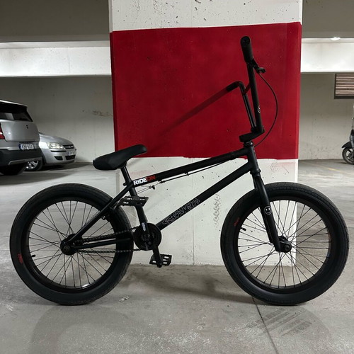 Stranger Royale 20" BMX freestyle bike like new, black, men's