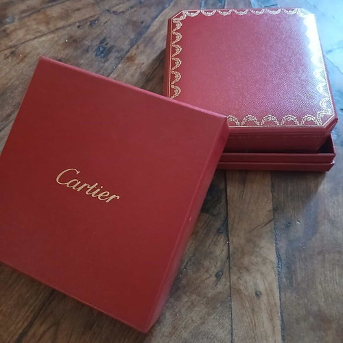 Cartier necklace box like new