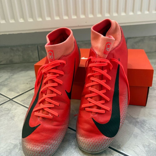Nike football shoes like new, red and orange