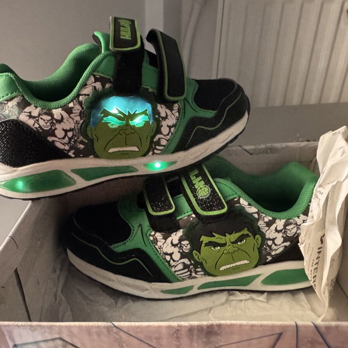 Marvel Avengers Hulk athletic shoes size 33, new