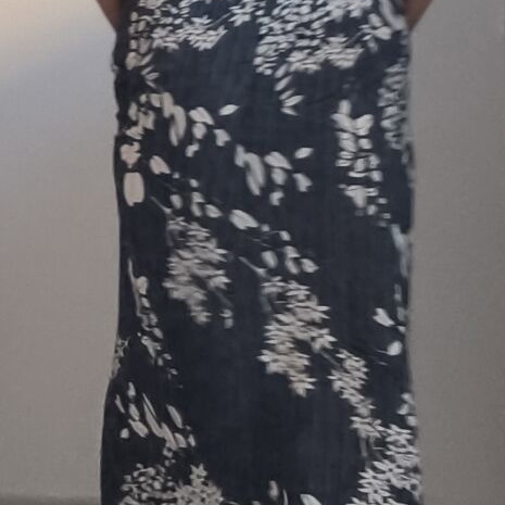 Maxi floral dress medium size like new, Queen Fashion, blue multicolor