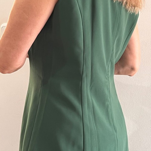 Sleeveless blouse like new, cypress color, size M