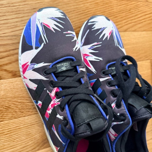 Adidas sneaker like new, multicolor, size 40