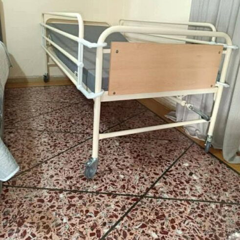 Hospital bed with crank like new