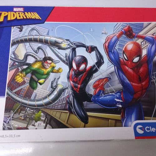Spider-Man kids games pack with 2 puzzles and 1 board game used