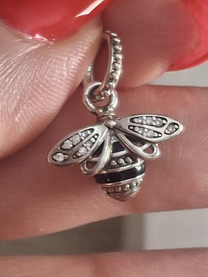 Pandora Charm μέλισσα διακοσμημένο με ζιργκόν πέτρες σαν καινούργιο