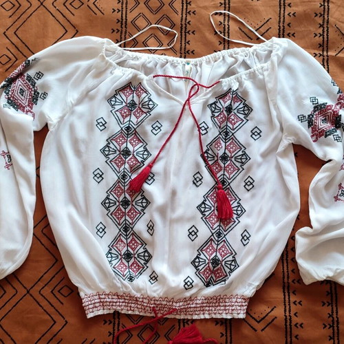 Blue Vanilla women's blouse like new with Ukrainian embroidery, size Medium