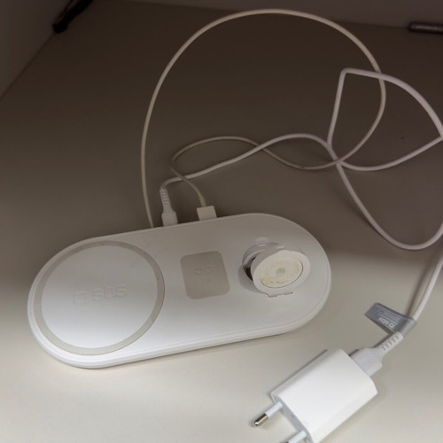 Charging station for Apple Watch, AirPods and Apple Watch 3 in 1 like new