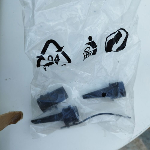 Bicycle pump like new with various accessories and case