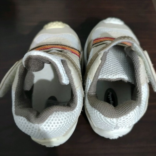 Baby shoes like new, size 19 (Pimpolho) and 21 (Adidas)
