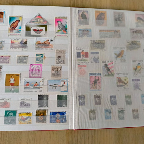 Deagostini stamp collection with 2 luxury leather albums like new