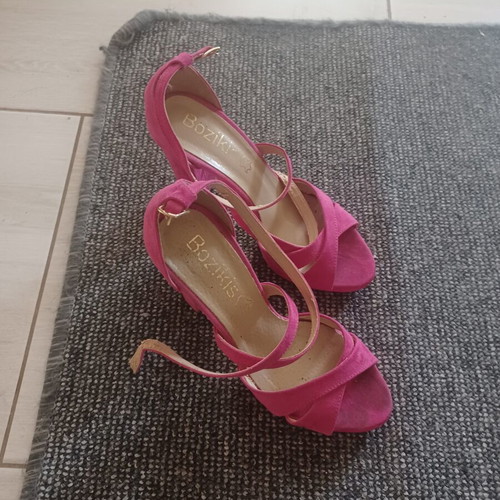 Bozikis fuchsia sandals used, size 37