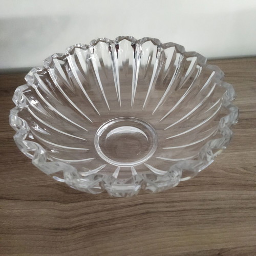 Classic crystal bowl with embossed ribs, like new