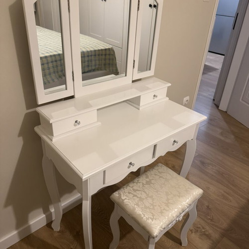 Boudoir vanity with triple mirror and stool like new