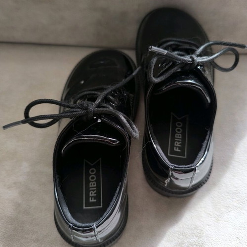 Children's patent leather shoes size 28 like new, black