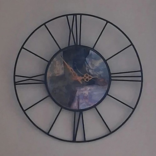 Large Round Wall Clock like new, iron, analog
