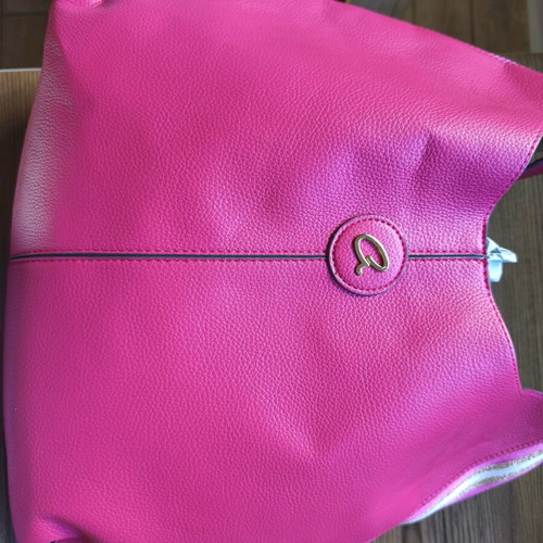Axel shoulder bag large like new, fuchsia