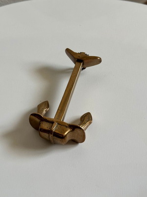 Vintage brass wall hook anchor design used, 13.5x7.5 cm