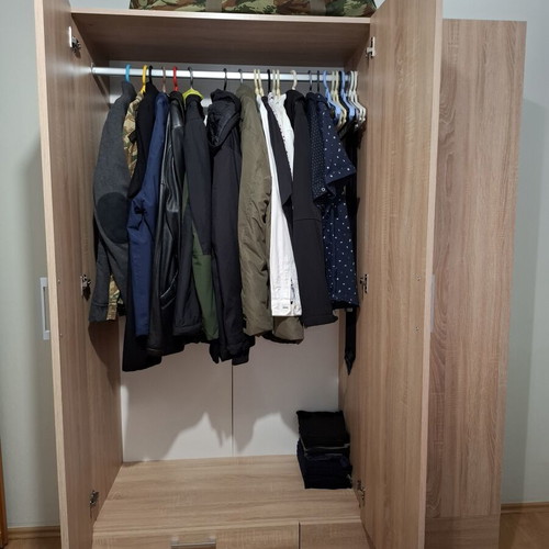 Three-door wardrobe with 2 drawers and shelves