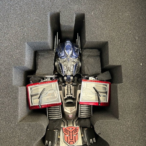 Optimus Prime Bust Final Battle Edition like new with light-up eyes