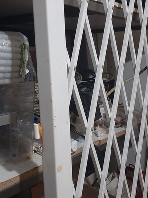 Сгъваща се врата с охранителни решетки употребявана, 2 панела 100x208см