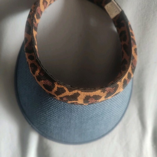 Hat with visor like new, blue navy and leopard print