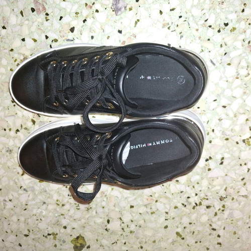 Tommy Hilfiger shoes size 39 like new, black