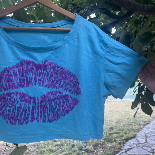 CropTop t-shirt turquoise like new with glow-in-the-dark print