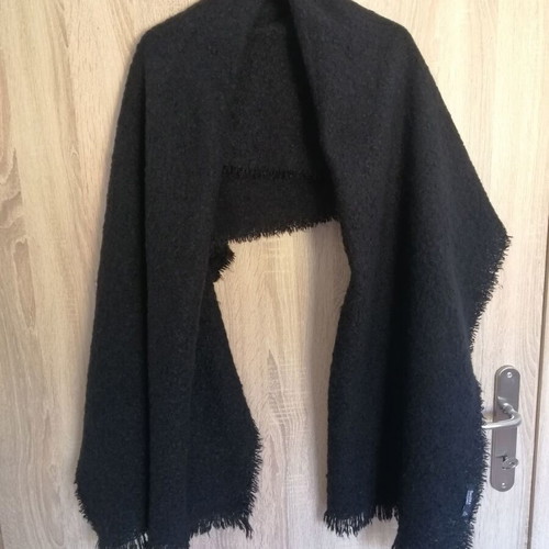 Bershka scarf boucle very soft and deer color like new