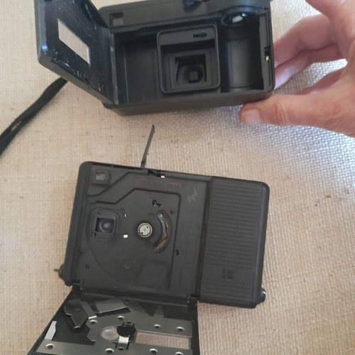 Kodak Instamatic 76X and Disc 6000 vintage cameras used, collectible set