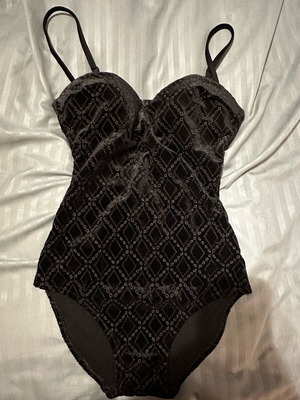 Велюрено боди Vassia Kostara размер S като ново черно