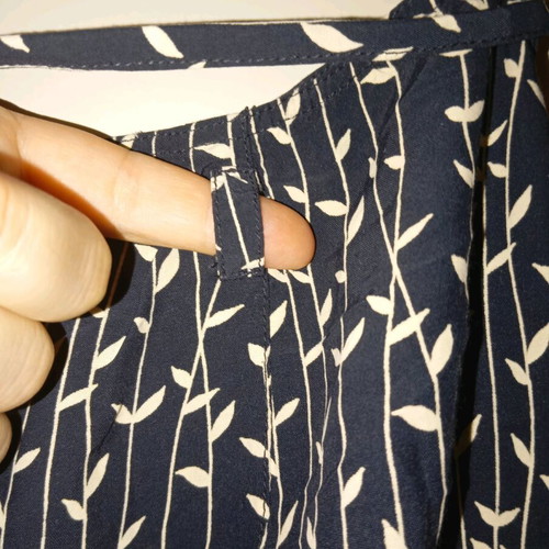 Sempre wrap skirt like new, dark blue with ecru leaf pattern, S/M